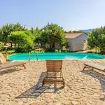 Isa - With Swimming Pool In Just 300 Mt From The Sea