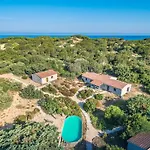 Isa - With Swimming Pool In Just 300 Mt From The Sea Aparthotel 3*