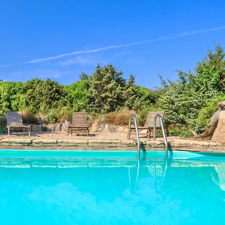 Isa - With Swimming Pool In Just 300 Mt From The Sea Apartmanhotel 3*