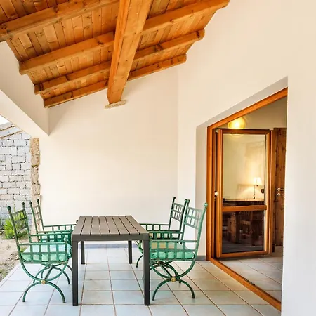 Isa - With Swimming Pool In Just 300 Mt From The Sea Badesi