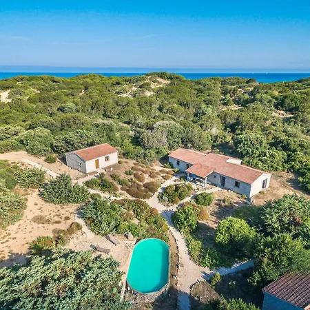 Isa - With Swimming Pool In Just 300 Mt From The Sea Apartmanhotel 3*