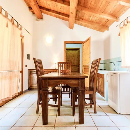 Isa - With Swimming Pool In Just 300 Mt From The Sea Apartmanhotel 3*