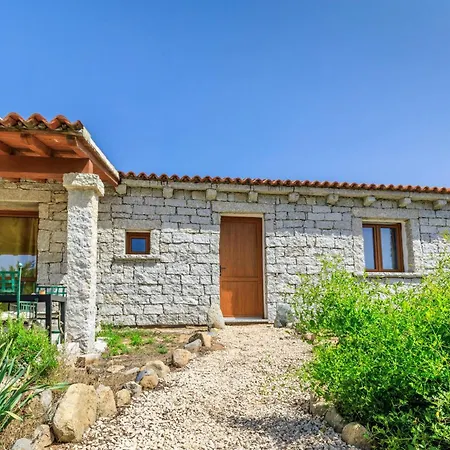 Isa - With Swimming Pool In Just 300 Mt From The Sea 3*