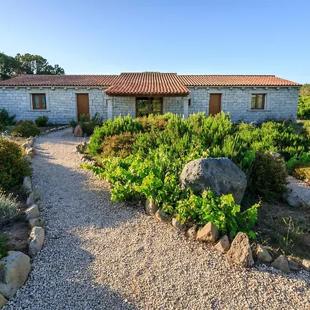 Isa - With Swimming Pool In Just 300 Mt From The Sea