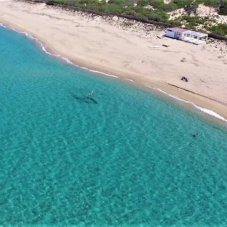 Isa - With Swimming Pool In Just 300 Mt From The Sea Апарт-отель Бадеси