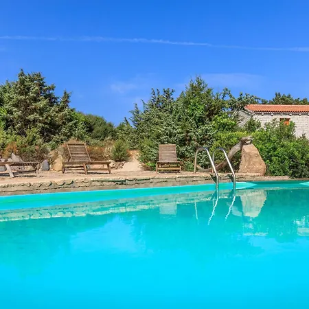 Isa - With Swimming Pool In Just 300 Mt From The Sea Lägenhetshotell Badesi