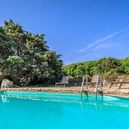 Isa - With Swimming Pool In Just 300 Mt From The Sea Апарт-отель
