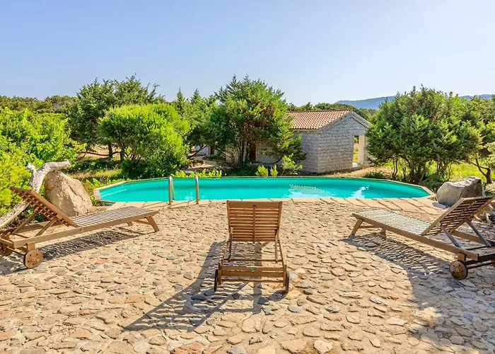 Isa - With Swimming Pool In Just 300 Mt From The Sea