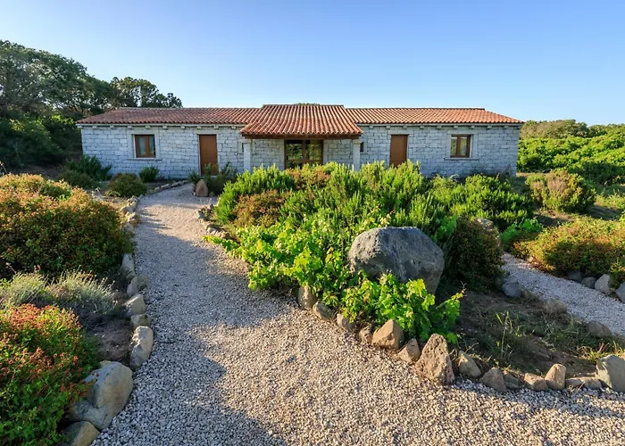 Isa - With Swimming Pool In Just 300 Mt From The Sea
