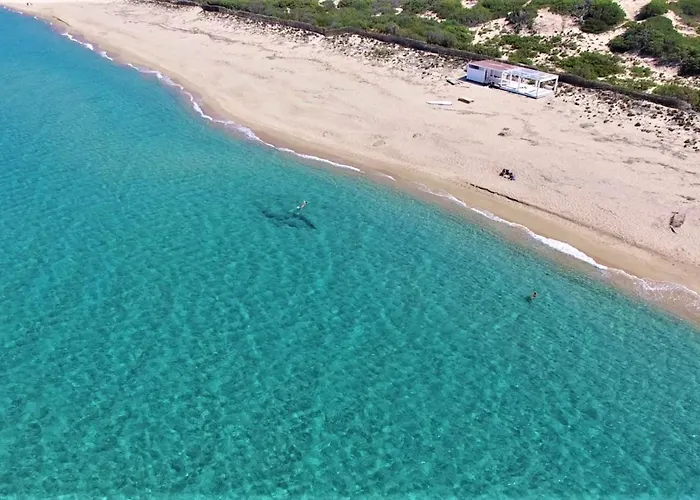 Isa - With Swimming Pool In Just 300 Mt From The Sea Lägenhetshotell Badesi
