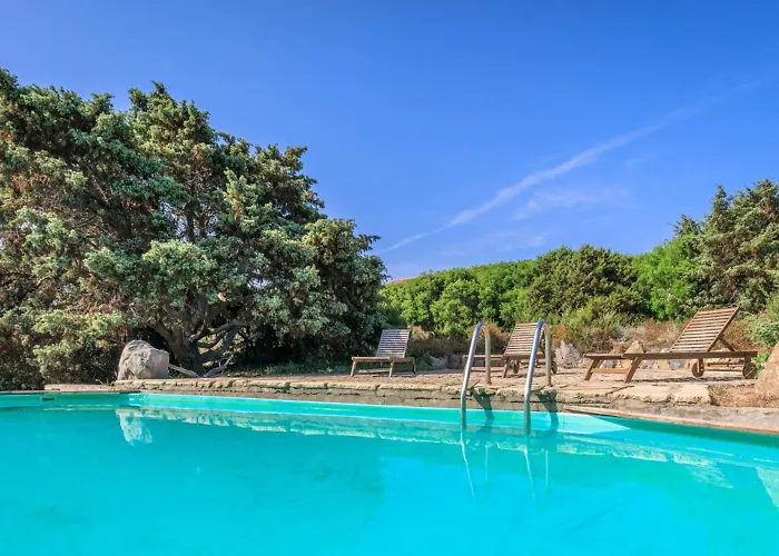 Isa - With Swimming Pool In Just 300 Mt From The Sea Lägenhetshotell